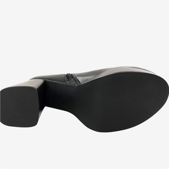 Boots size 8 - Picture 3 of 3